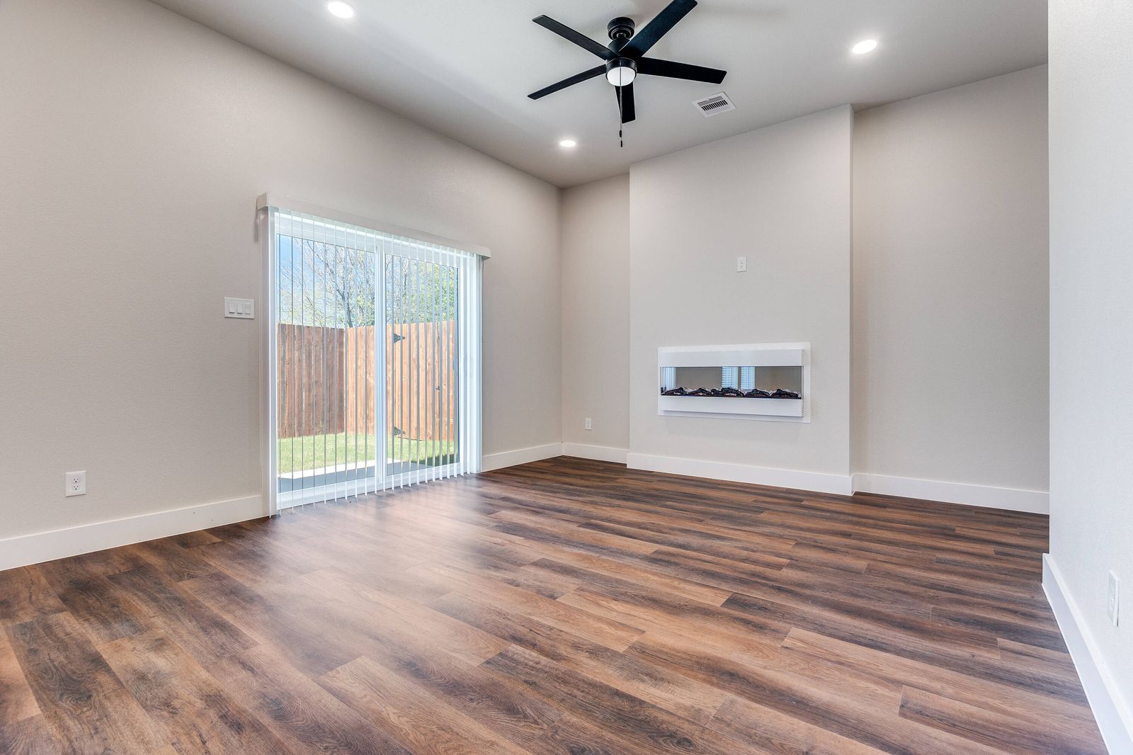 Vizual Architecture &mdash; living room and patio access