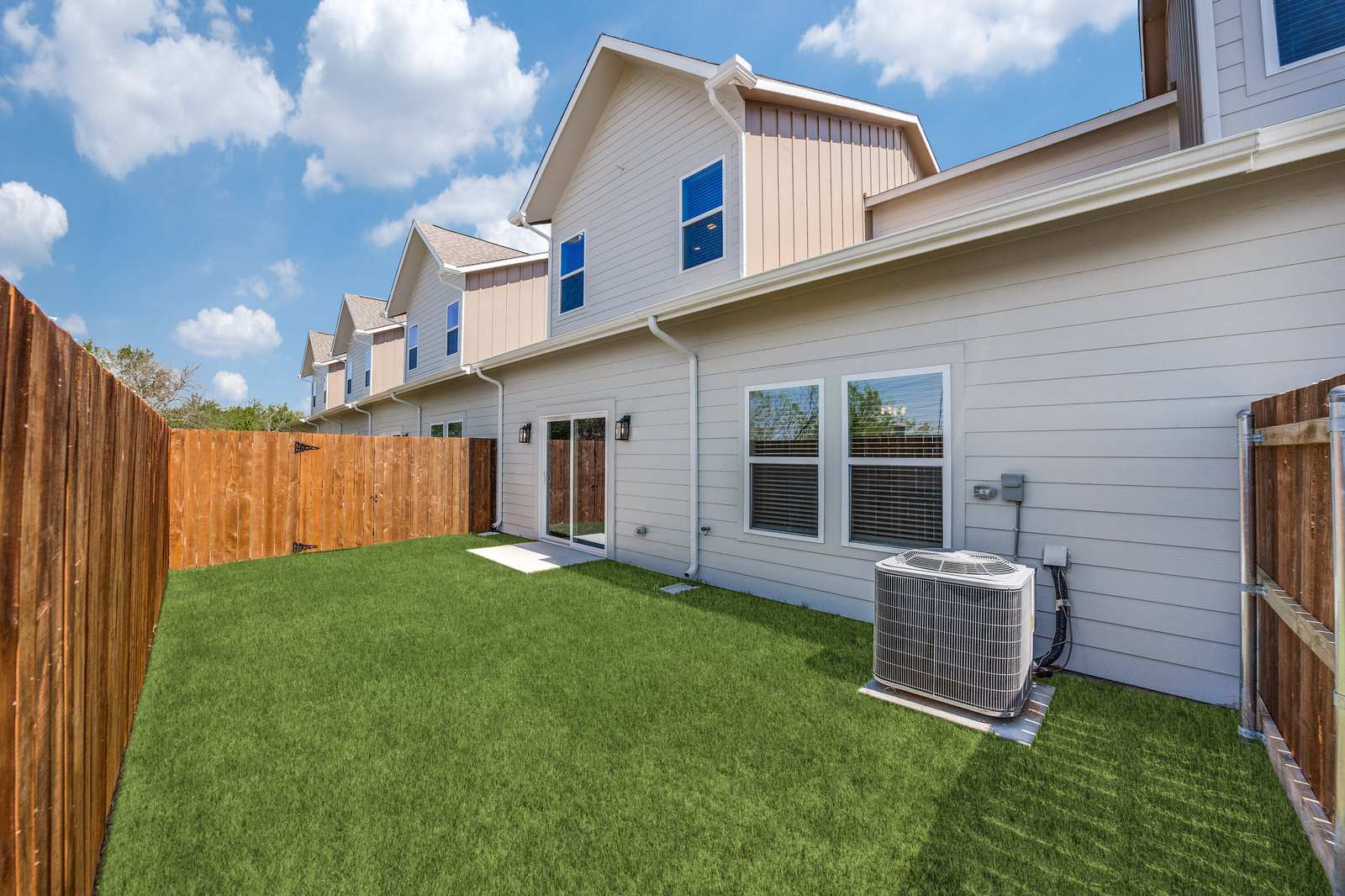 Vizual Architecture &mdash; exterior and yard